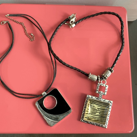 Necklaces-3 necklaces all for one price! - Picture 1 of 6